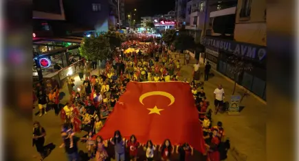 Dikili’de 30 Ağustos coşkusu meydanlara taştı