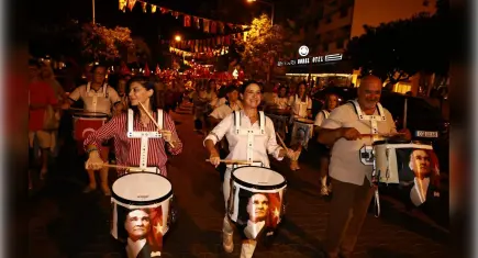 Efes Selçuk’ta 30 Ağustos coşkusu: Sokaklar bayraklarla doldu