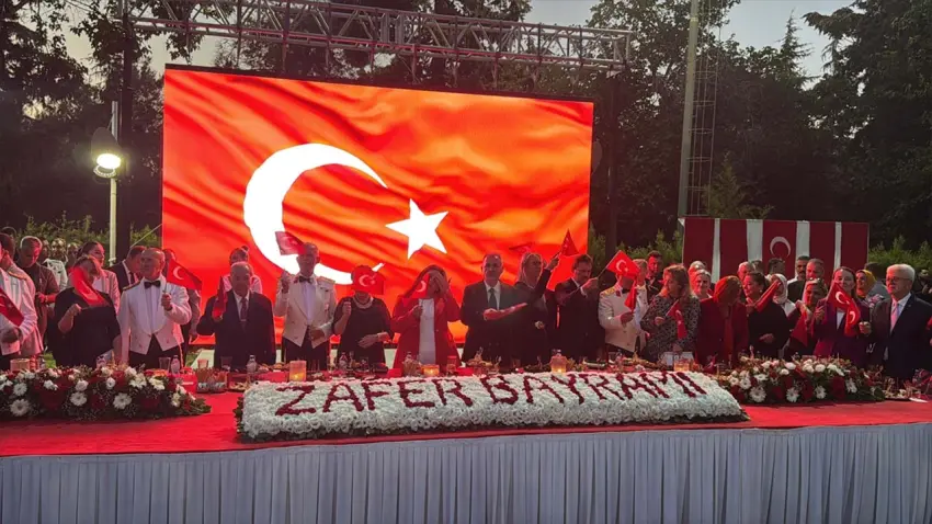 İzmir'de 30 Ağustos zafer resepsiyonu haberinin görseli