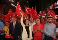 Karşıyaka’da 30 Ağustos coşkusu: Sokaklar Türk bayraklarıyla doldu