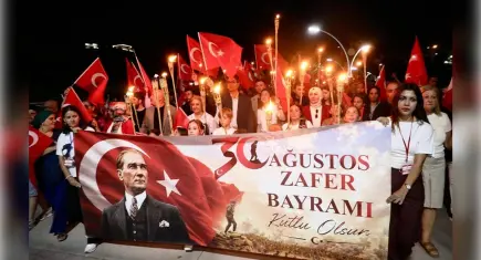 Menderes’te 30 Ağustos coşkusu: Binlerce kişi tek yürek oldu