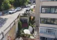 Şile'de görenleri şaşkına çeviren bina: Üzerinden yol geçiyor, 8 dairede yaşam sürüyor