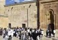 Divriği Ulu Cami’de görenleri şaşırtan görüntü: Taşa işlenen “namaz kılan insan” silüeti