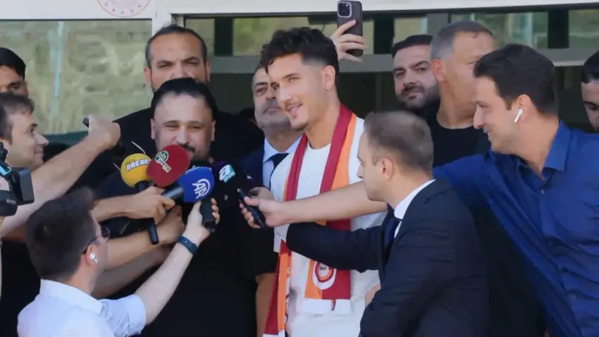 Galatasaray’ın yeni golcüsü İstanbul’da: Deniz Gül’den ilk mesaj haberinin görseli
