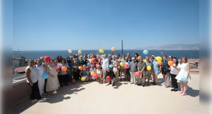 Konak’ta Dünya Barış Günü’nde gökyüzüne balonlar bırakıldı