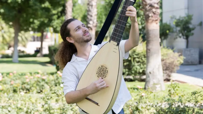 400 yıllık teorbo Yaşar Üniversitesi’nde yeniden hayat buluyor haberinin görseli
