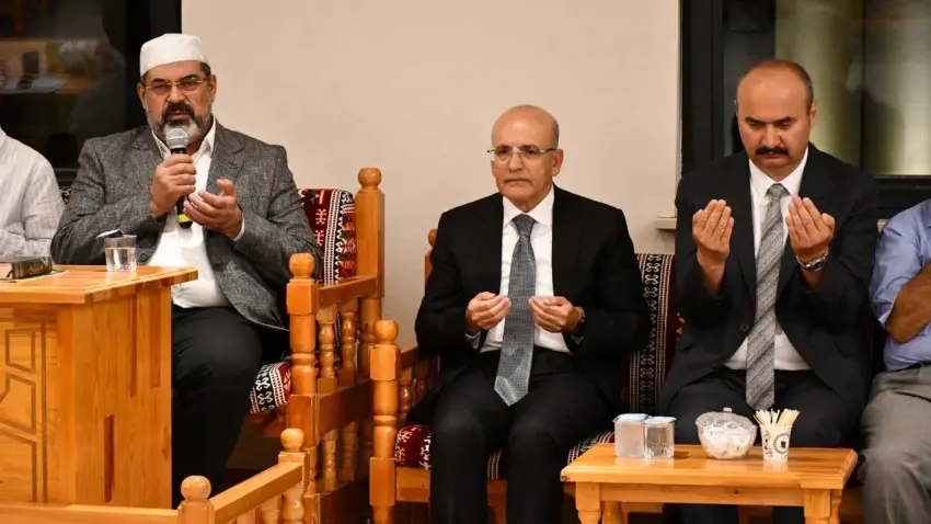 Bakan Şimşek, vefat eden yeğeninin taziyesine katıldı haberinin görseli
