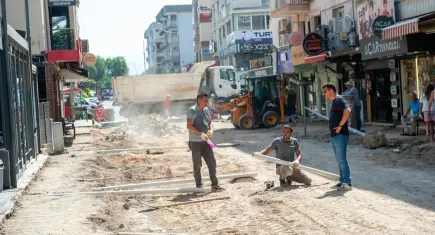 Bostanlı’da Cemal Bülbül Sokak baştan aşağı yenileniyor