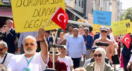Buca’da “Barış ve Empati Şenliği” renkli görüntülere sahne oldu