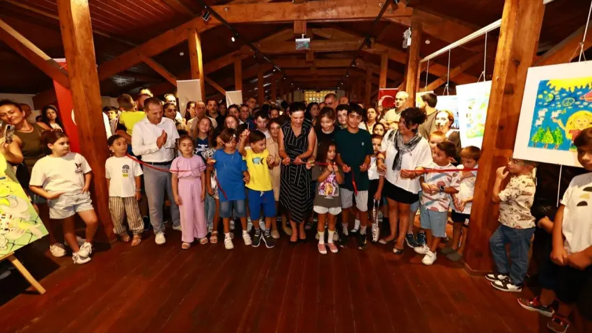 Efes Selçuk’ta çocukların barış hayalleri sergiye dönüştü haberinin görseli
