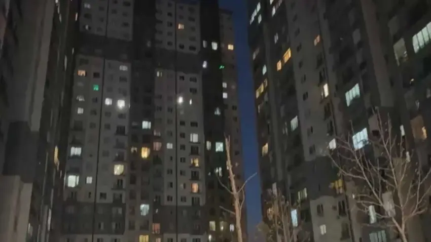 Esenyurt'ta sitede yangın paniği: Otomobilde başlayan alevler 28 katlı binaya sıçradı! haberinin görseli