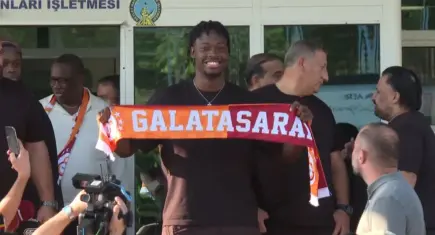 Galatasaray yeni transferini KAP’a bildirdi! El-Chadaille Bitshiabu İstanbul’da