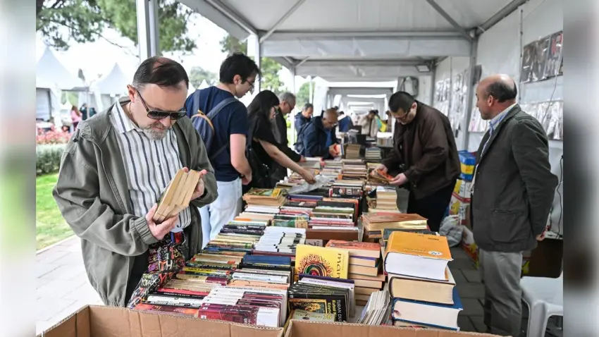 İzmir’in kitap buluşması İZKİTAP için geri sayım başladı haberinin görseli