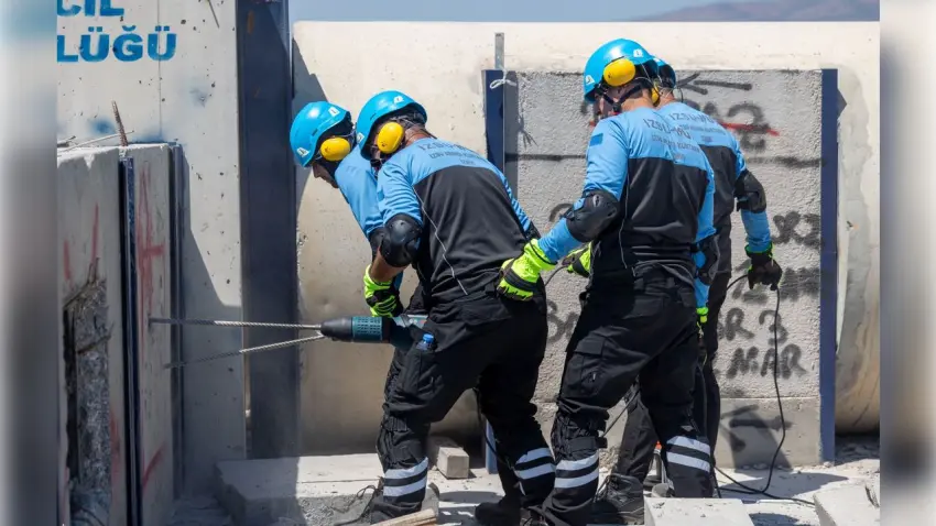 İZSU’nun gönüllü arama kurtarma ekipleri afetlere hazırlanıyor haberinin görseli