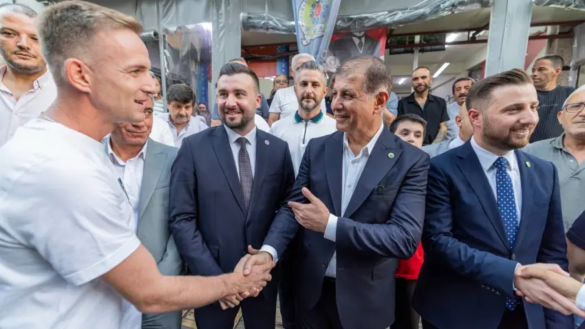 Başkan Tugay gençlerle buluştu: İzmir için gece gündüz çalışacağız haberinin görseli
