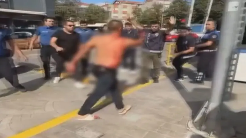 Esenler'de dehşet anları! Eşiyle tartıştı, kamyoneti polislerin üzerine sürdü haberinin görseli