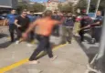 Esenler'de dehşet anları! Eşiyle tartıştı, kamyoneti polislerin üzerine sürdü