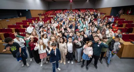 İzmir’de çocuklara eğitimden sanata, spordan bilime dopdolu program
