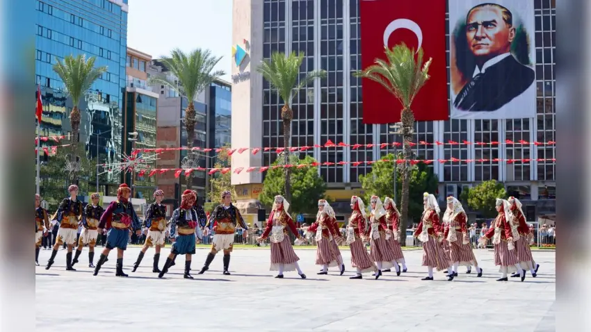 9 Eylül’de İzmir’de büyük coşku: Kutlama programı belli oldu haberinin görseli