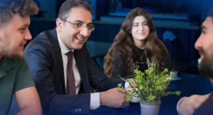 Balçova Belediyesi üniversiteyi kazanan gençlerin yanında