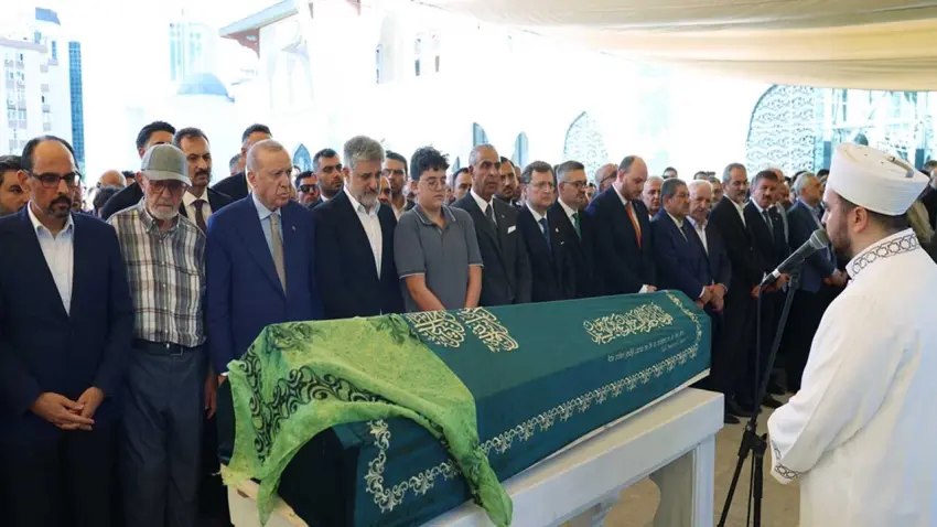 Cumhurbaşkanı Erdoğan, AK Parti Milletvekili Önen’in kızının cenazesine katıldı haberinin görseli