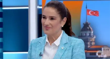 Ece Güner siyaseti bıraktığını duyurdu! İBB ve Cumhurbaşkanlığı Aday Ofisi görevlerinden istifa etti