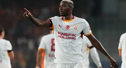 Galatasaray’da Osimhen şoku: Golünü attı, sakatlanarak oyundan çıktı!