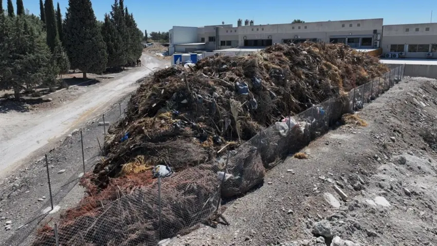 Gaziemir’de yangın endişesi: “Bu, patlamamış bir bomba gibi” haberinin görseli