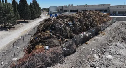 Gaziemir’de yangın endişesi: “Bu, patlamamış bir bomba gibi”