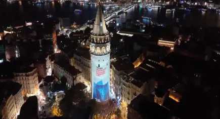 Dezenformasyonla mücadele mesajları Galata Kulesi’ne yansıtıldı