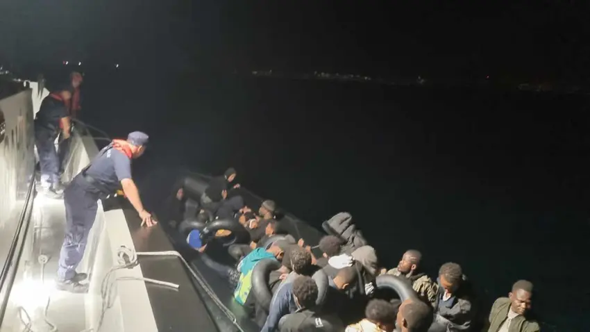İzmir'de 57 düzensiz göçmen kurtarıldı haberinin görseli
