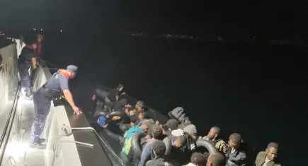 İzmir'de 57 düzensiz göçmen kurtarıldı