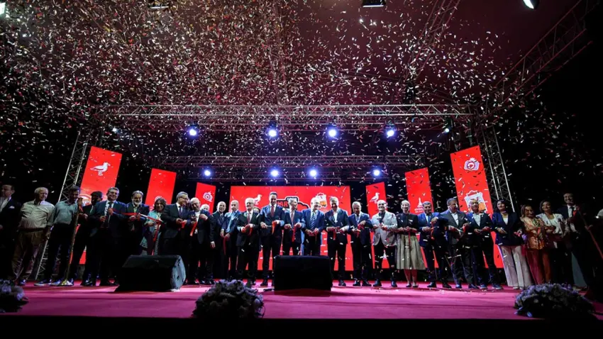 İzmir Enternasyonal Fuarı kapılarını törenle açtı haberinin görseli