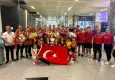 İzmirli Şampiyon Cimnastikçiler havalimanında coşkuyla karşılandı