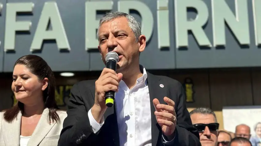Özgür Özel: Bütün otoyolları devletleştireceğiz haberinin görseli