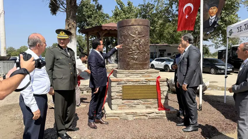 Tire'de İlk Kurşun Anıtı törenle açıldı haberinin görseli