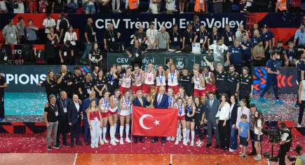 Avrupa’nın kraliçesi değişmedi! Filenin Sultanları’ndan üst üste ikinci şampiyonluk