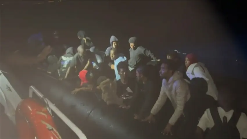 İzmir’de düzensiz göçmen operasyonu: 58 kişi kurtarıldı haberinin görseli