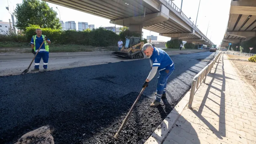 İZSU’dan Liman Caddesi’nde erken mesai: Yol yeniden trafiğe açıldı haberinin görseli