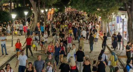 95. İzmir Enternasyonal Fuarı'nda müzik ve tiyatro rüzgarı: Levent Yüksel Ve Salih Bademci büyüledi!