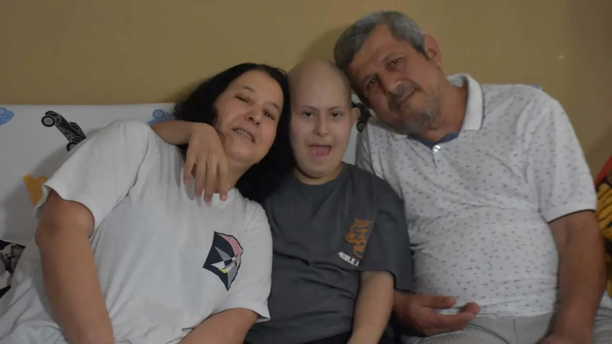 Down sendromlu Emir Enes hem lösemi hem şekerle savaşıyor görseli