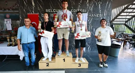 Efes Selçuk'un kurtuluş coşkusu EFEST 2026 ile zirvede: 149 çocuk satranç tahtasında buluştu!
