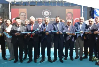 İzmir Demokrasi Üniversitesi "sağlık binası"na kavuştu