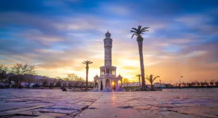 İzmir’in 1800’lü yılları dijitalde: Kent Rehberi mobil uyumlu yeni yüzüyle yayında!