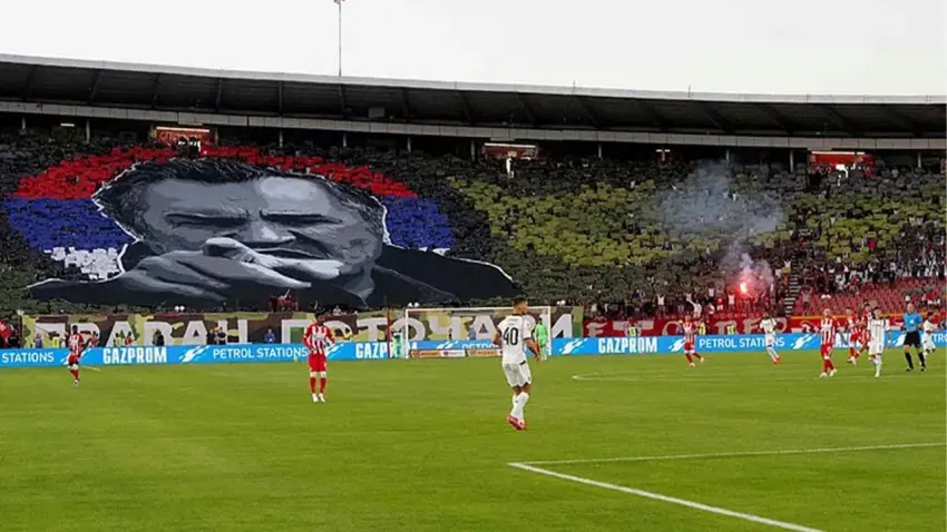 Kızılyıldız-Partizan derbisinde skandal görüntü: Tribünlerde savaş suçlusu ‘Bosna Kasabı Ratko Mladic’e koreografi haberinin görseli