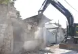 Konak Belediyesi tehdit saçan binaları tek tek yıkıyor