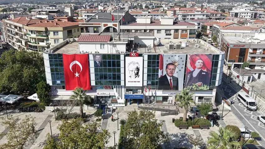 Menderes’te yılların çöp ve molozları temizlendi haberinin görseli