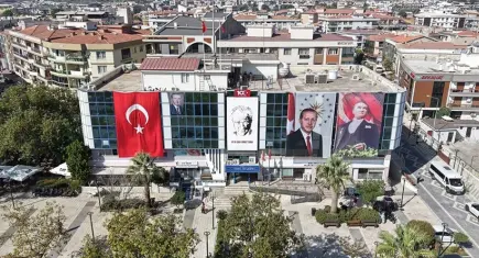 Menderes’te yılların çöp ve molozları temizlendi