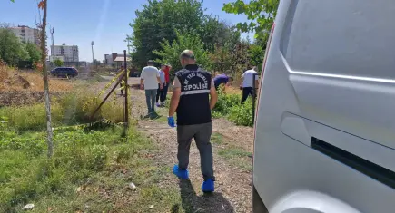 Otomobille takip ettiği husumetlisini sokak ortasında vurdu!
