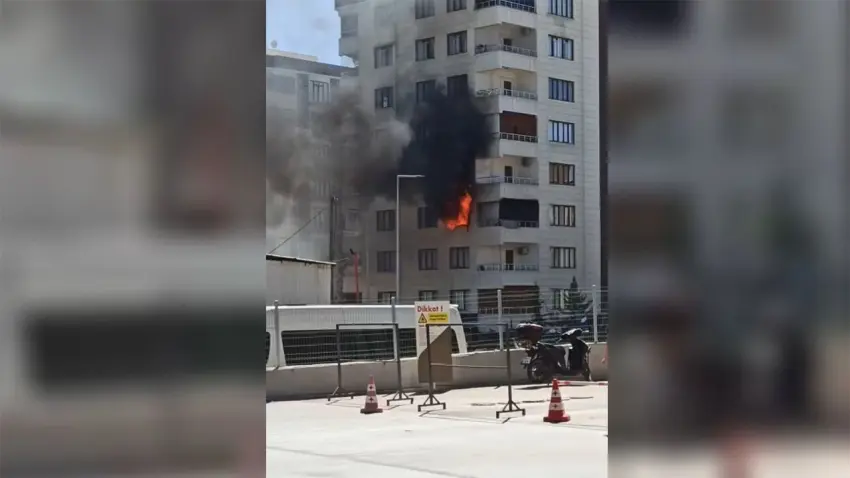 Şanlıurfa’da 8 katlı binada yangın: Bina sakinleri tahliye edildi haberinin görseli
